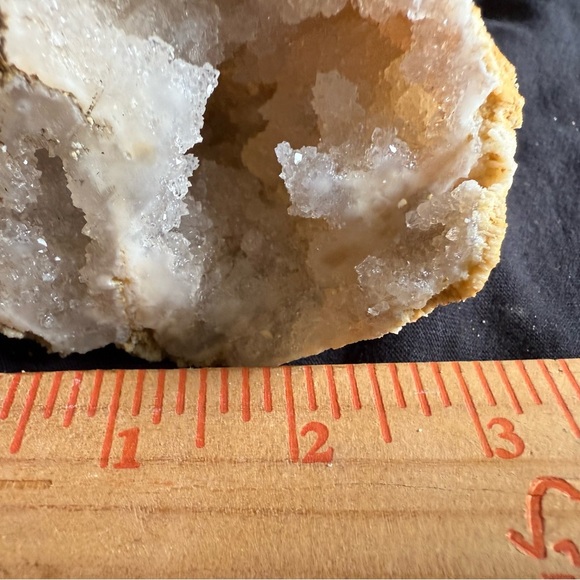 Natural Extra Large Crystal Geode. Put in a lighted cabinet full facet display - Picture 5 of 5